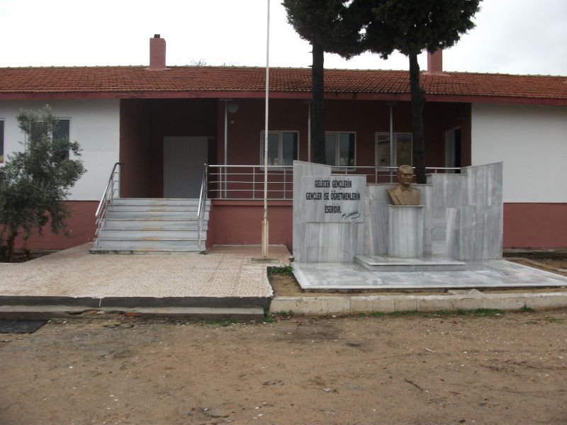 Sultaniçe İlkokulu 