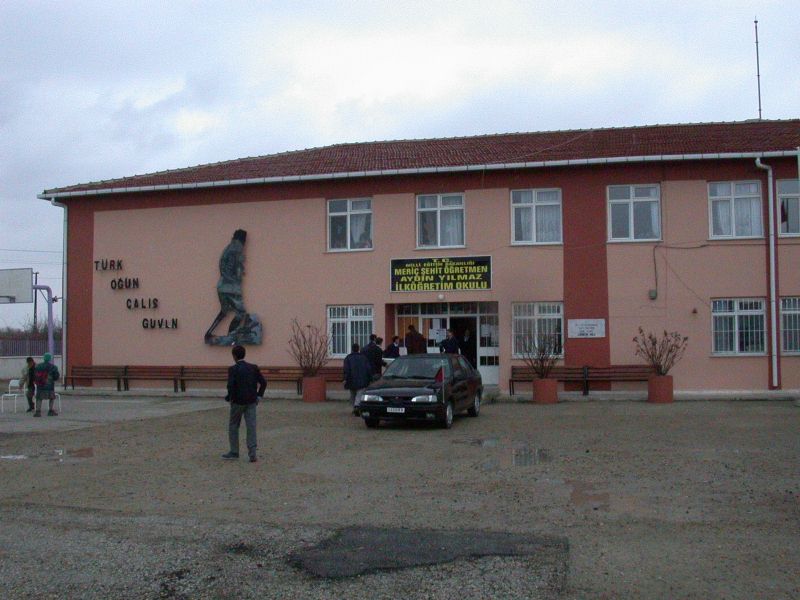 Şehit Öğretmen Aydın Yılmaz Ortaokulu 