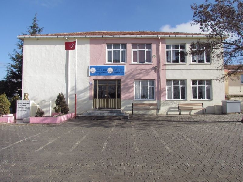 Harmanlı Rauf Şenbaş Ve Yunus Şenuz İlkokulu 