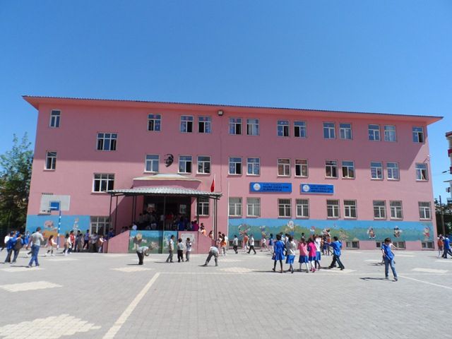 Nuri Özaltın İlkokulu 