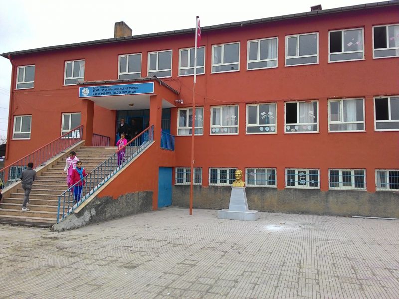 Şehit Jandarma Kıdemli Üsteğmen Mahir Özdemir Ortaokulu 