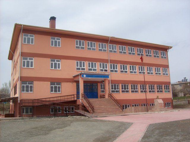 Ekinözü İlkokulu 