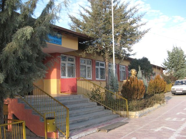 Akçakiraz Yüzbaşı Ortaokulu 
