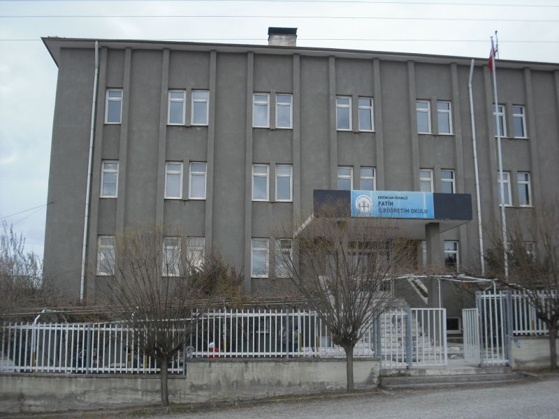 Üzümlü Fatih İlkokulu 