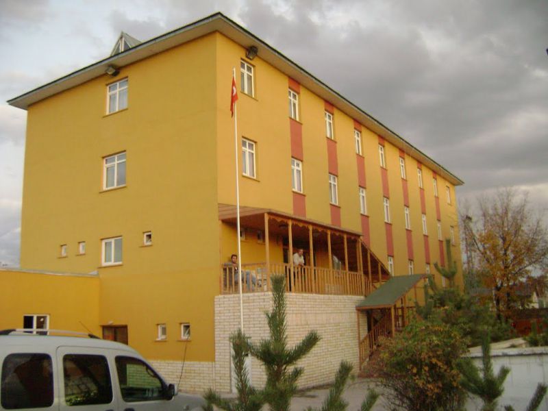 Ögretmen Evi Ve Akşam Sanat Okulu 
