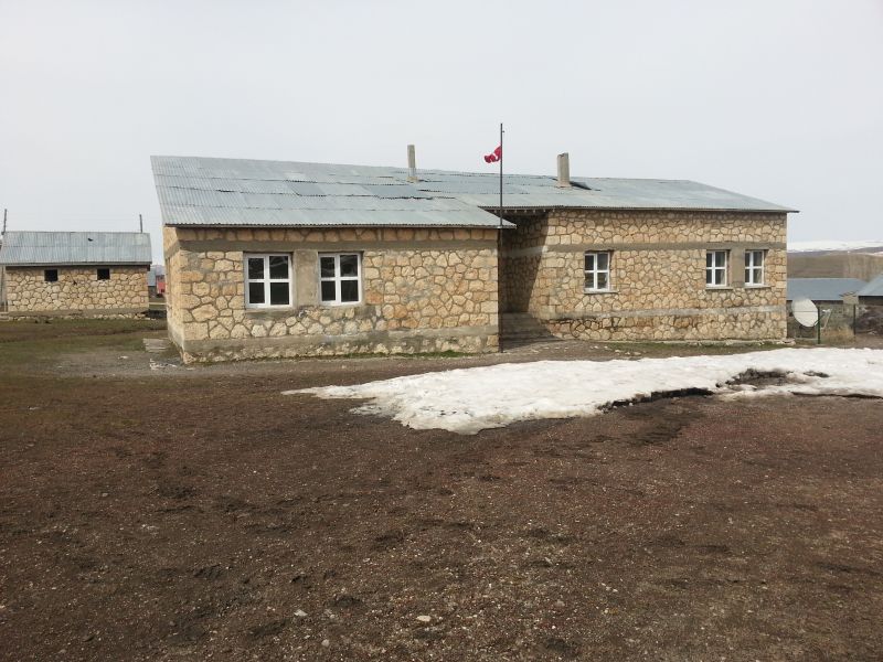 Hazanlar İlkokulu 
