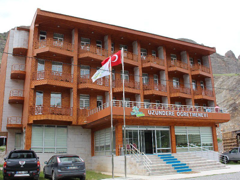 Uzundere Öğretmenevi Ve Akşam Sanat Okulu 