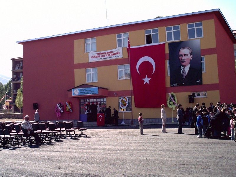 Faik Güngör Ortaokulu 