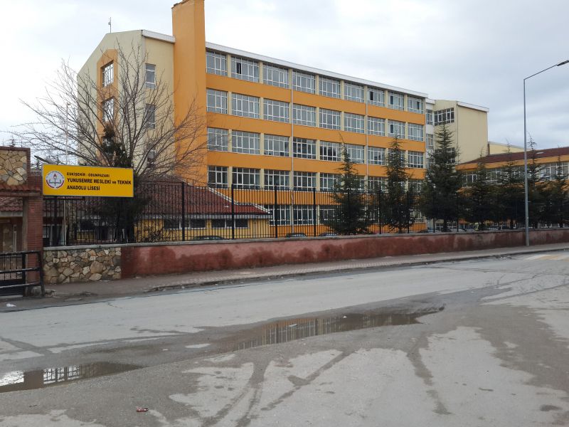 Yunus Emre Mesleki Ve Teknik Anadolu Lisesi 