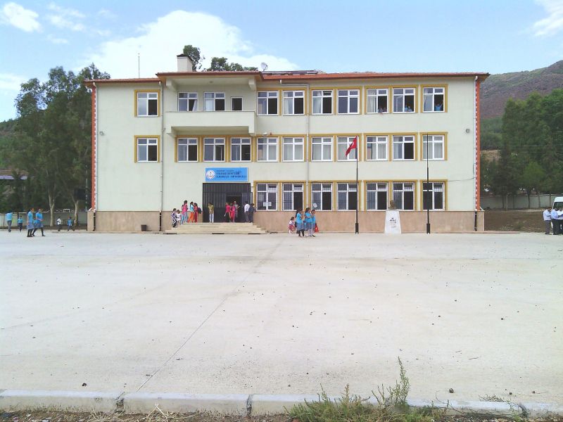 Yolbaşi Şehitler Ortaokulu 