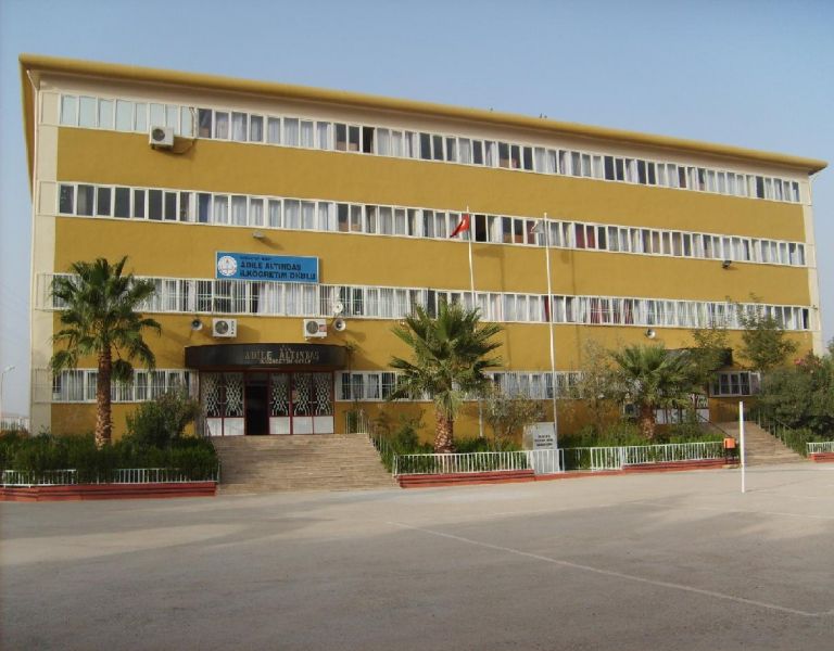 Adile Altınbaş Ortaokulu 