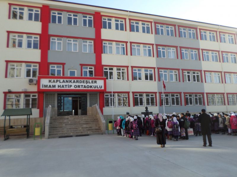 Kaplan Kardeşler İmam Hatip Ortaokulu 