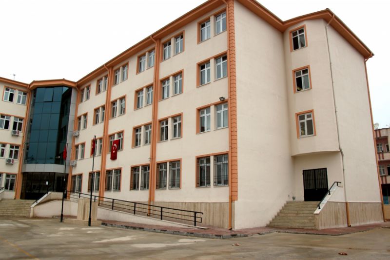 8 Şubat Ortaokulu 