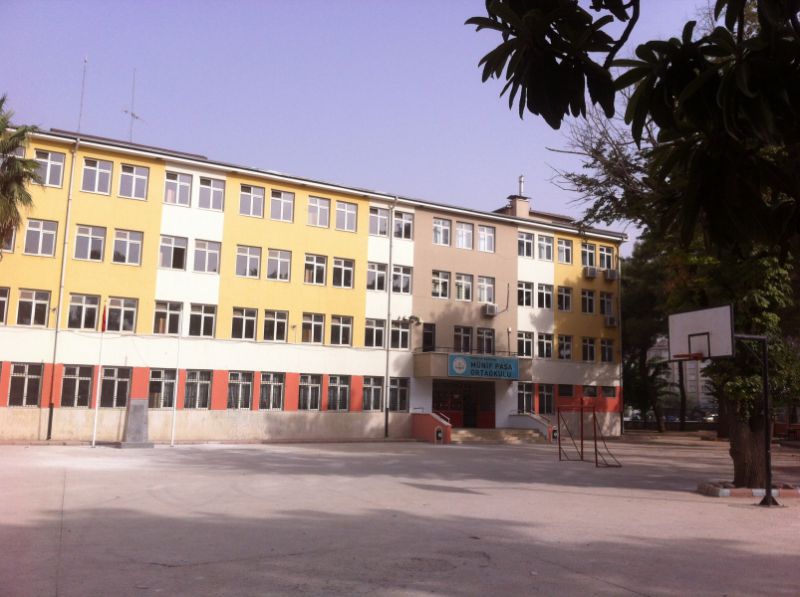 Münifpaşa Ortaokulu 