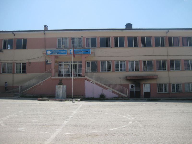 Yukarıbeylerbeyi İlkokulu 