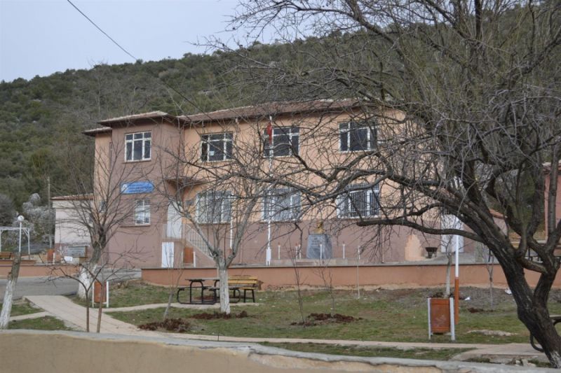 Saliha Cemil Cahit Güzelbey Ortaokulu 