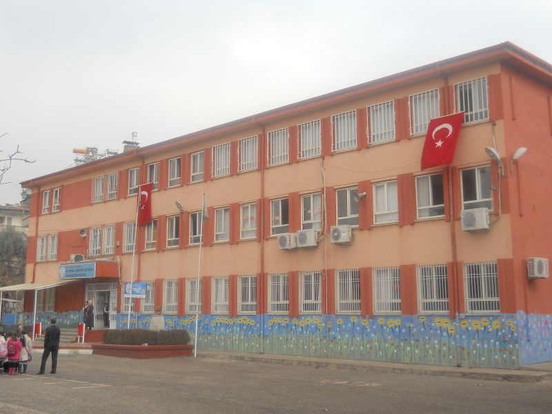 Mehmet Emin-Zekiye Üstünel Ortaokulu 