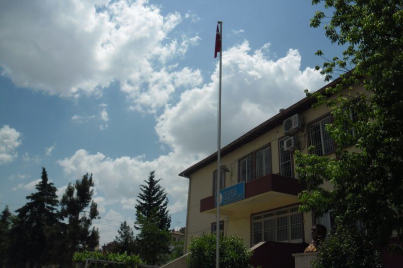 Hayri Küpeli İlkokulu 