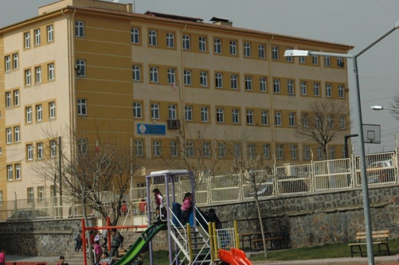 Aydınlar İlkokulu 