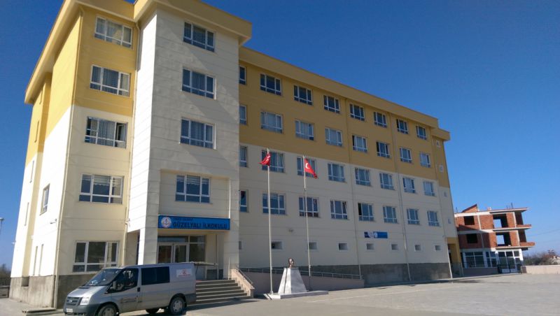Güzelyalı Ortaokulu 