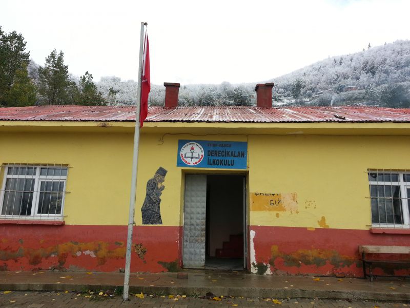 Derecikalan İlkokulu 