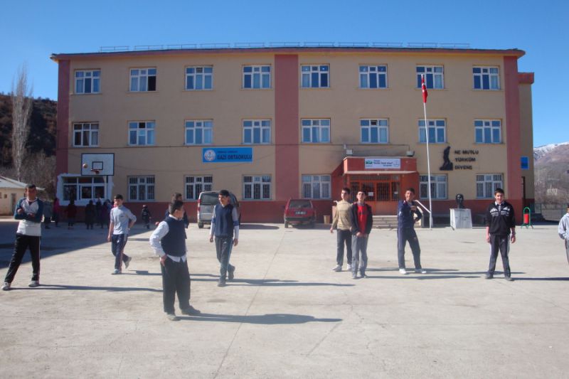 Çamoluk İmam Hatip Ortaokulu 