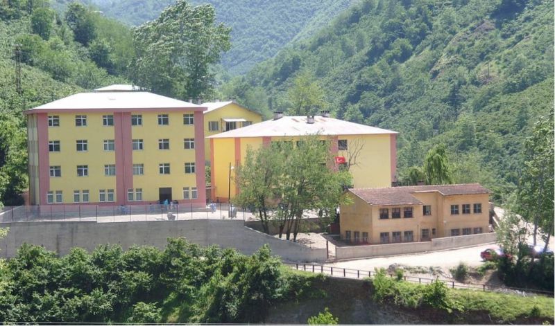 Şehit Basri Apaydın Ortaokulu 