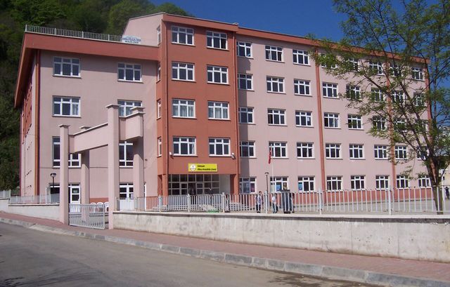 Aksu Anadolu Lisesi 