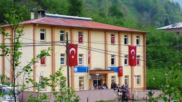 Çaldağ Şehit Üsteğmen Adnan Bahat Ortaokulu 
