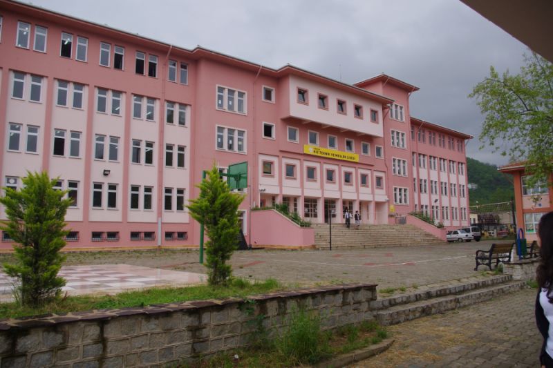 Giresun Zübeyde Hanım Mesleki Ve Teknik Anadolu Lisesi 