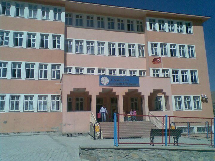 Haci Salih Şen Ortaokulu 