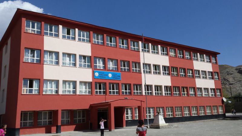 Yunus Emre İlkokulu 