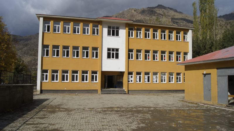 Derecik Beldesi İmam Hatip Ortaokulu 