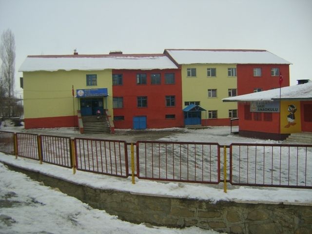 Gazi İlkokulu 