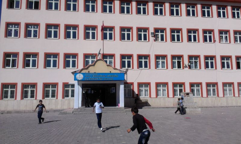 Vali Erdoğan Gürbüz Ortaokulu 