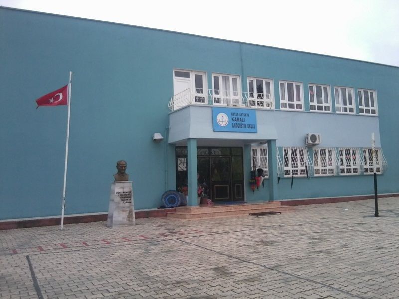 Karalı Ortaokulu 