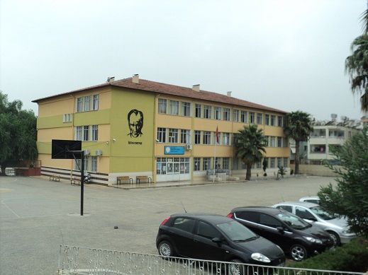 Doktor Mustafa Gençay Ortaokulu 