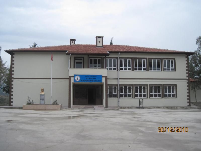 Akçaova Haldun Tınaztepe İlkokulu 