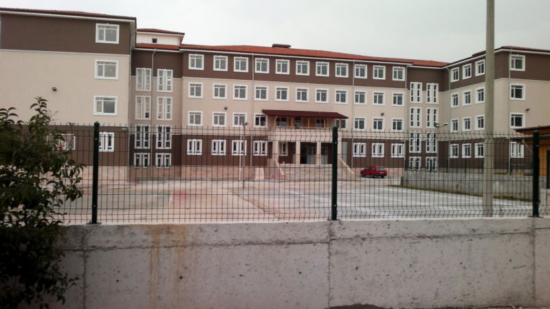 Demirçelik Ortaokulu 