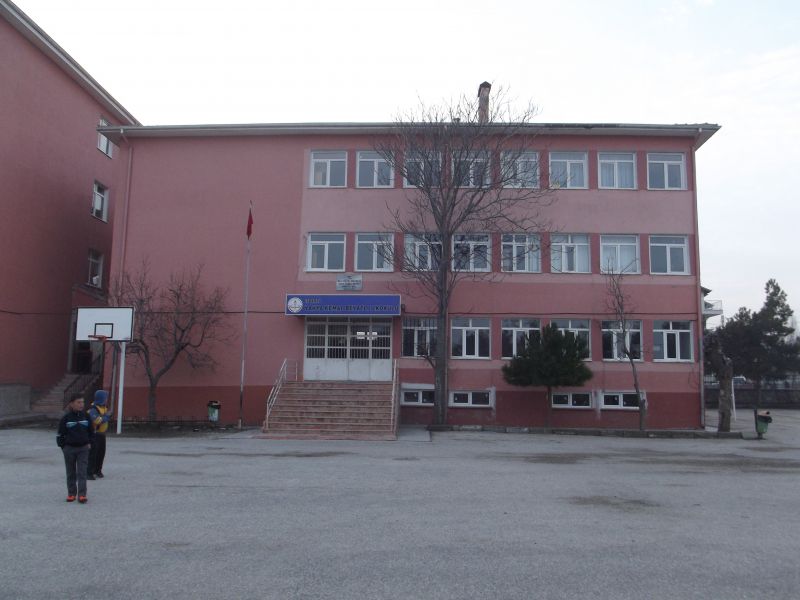 Zübeyde Hanım İlköğretim Okulu 