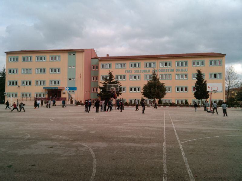 Iyaş Selçuklu Ortaokulu 