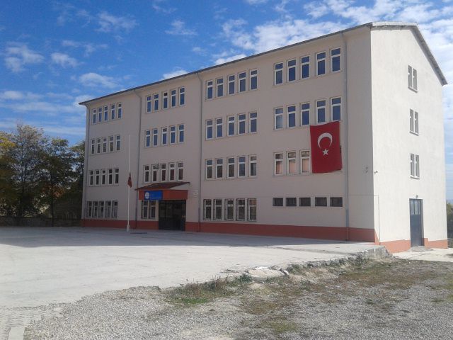 İnönü Ortaokulu 