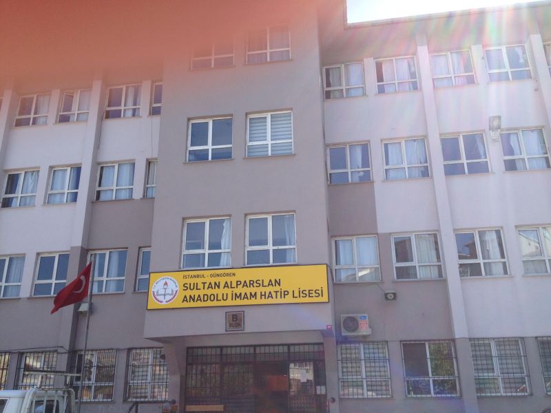 Sultan Alparslan Anadolu İmam Hatip Lisesi 