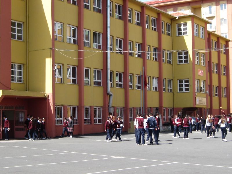 İstanbul Vali Hayri Kozakçıoğlu Mesleki Ve Teknik Anadolu Lisesi 
