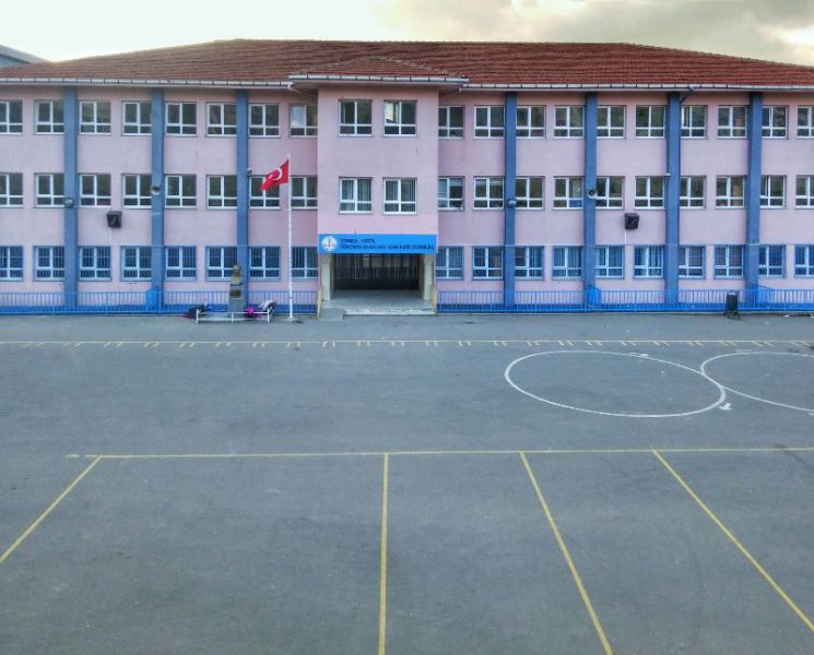 Öğretmen Selma Akay İmam Hatip Ortaokulu 