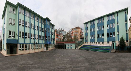 İhsan Zakiroğlu Ortaokulu 