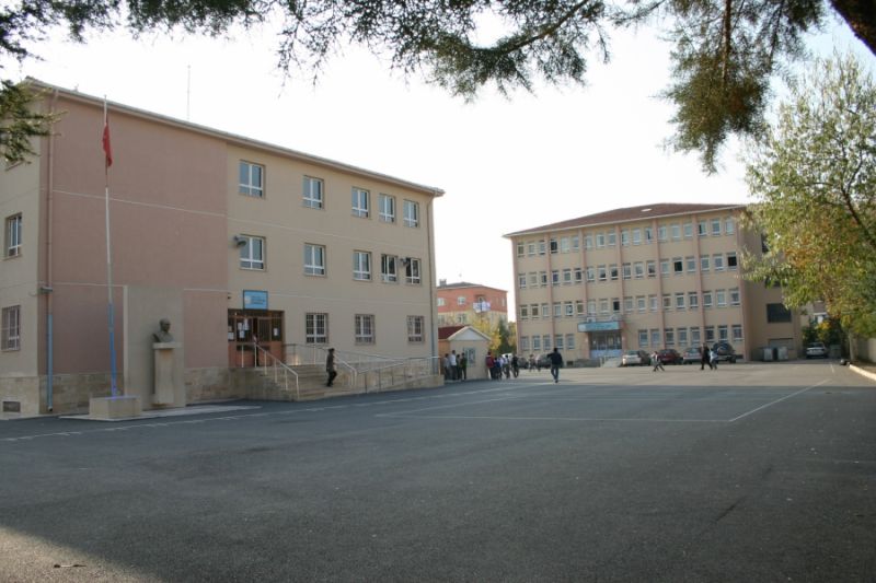 Şehit Er Serhat Şanlı Ortaokulu 