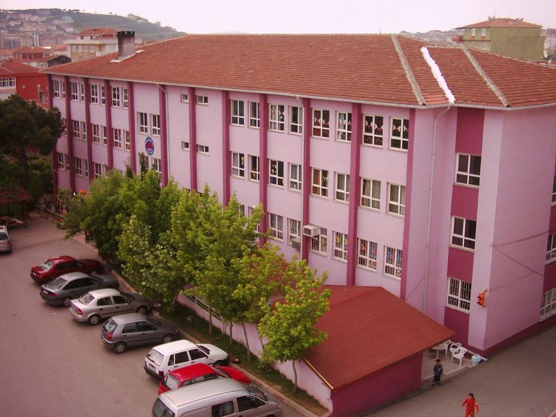 Mahmut Kemal İnal Ortaokulu 