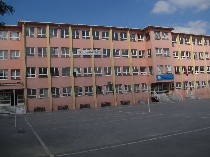 İnönü Ortaokulu 