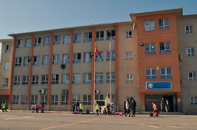 Zühtü Şenyuva İlkokulu 